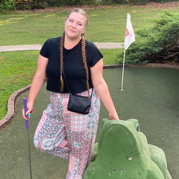 Meet your Posher, Anna - Picture 2 of 3